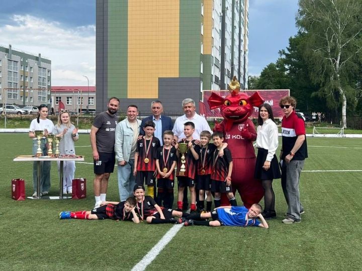 В.Колотов исемендәге Яшел Үзән стадионында футбол бәйрәме ️узды