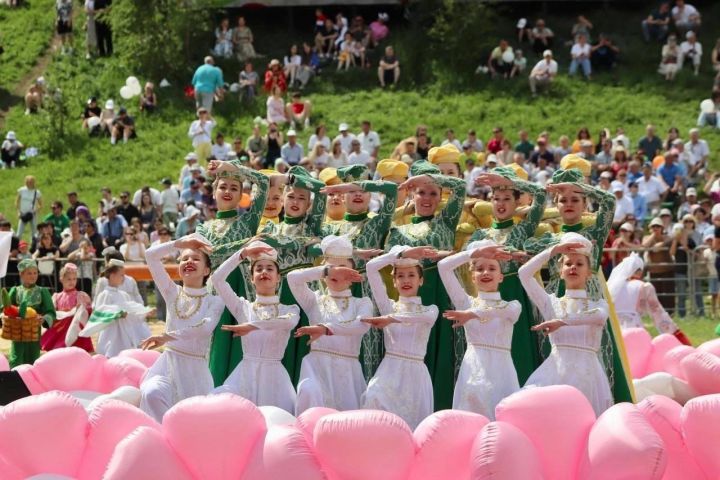 2 автомобиль һәм 4 нәселле үгез: Яшел Үзәндә Сабантуйның төп приз фонды билгеләнде
