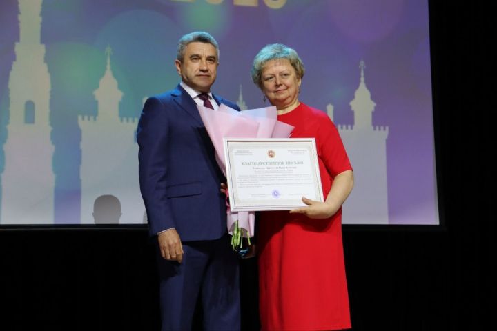 Илсур Хадиуллин олимпиадаларда җиңүче Яшел Үзән мәктәпләре укучыларын котлады