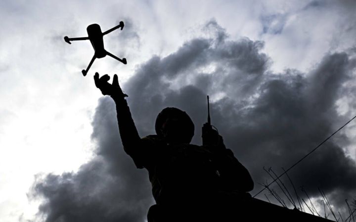 Не подходить к окнам, не снимать на телефон: что делать и как вести себя при атаке БПЛА