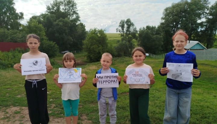 Яшел Үзән районы Акъегет авылында «Без террорчылыкка каршы» дигән чара үткәргәннәр