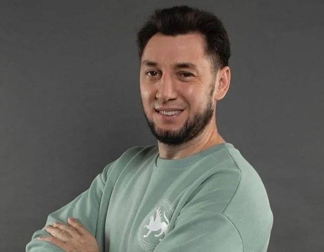 Ни өчен Фирдүс Тямаев урамда йоклаган?