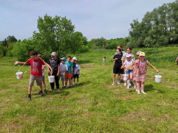 Яшел Үзән районы Карашәм авылында Халыкара балаларны яклау көне уңаеннан балалар Сабантуе узган