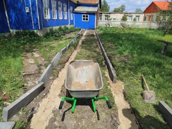Мөселманнарның изге бәйрәме – Корбан гаете алдыннан Күлбаш мәчетенең ишегалдына брусчатка җәелде