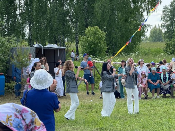«Без кавышсак, дөньяларны җәннәт итәрбез әле!» – дип, гөрләтте Сабантуйны Карагуҗа авылы халкы