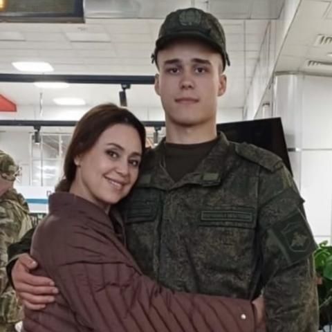 Татарстанның атказанган артисты улын озата: «Исән-сау кайт, улым!»