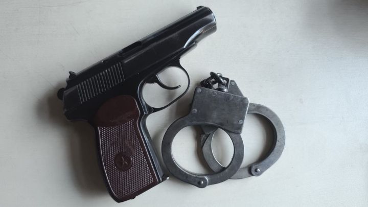 Татарстанда полицейский ир-атның аягын яралаган