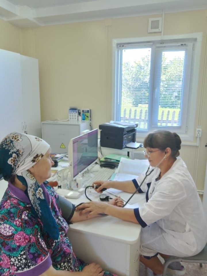 Ягымлы сүзе, матур карашы белән дәвалый ул