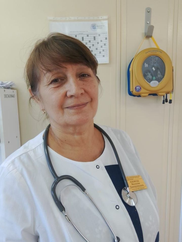 Ягымлы сүзе, матур карашы белән дәвалый ул