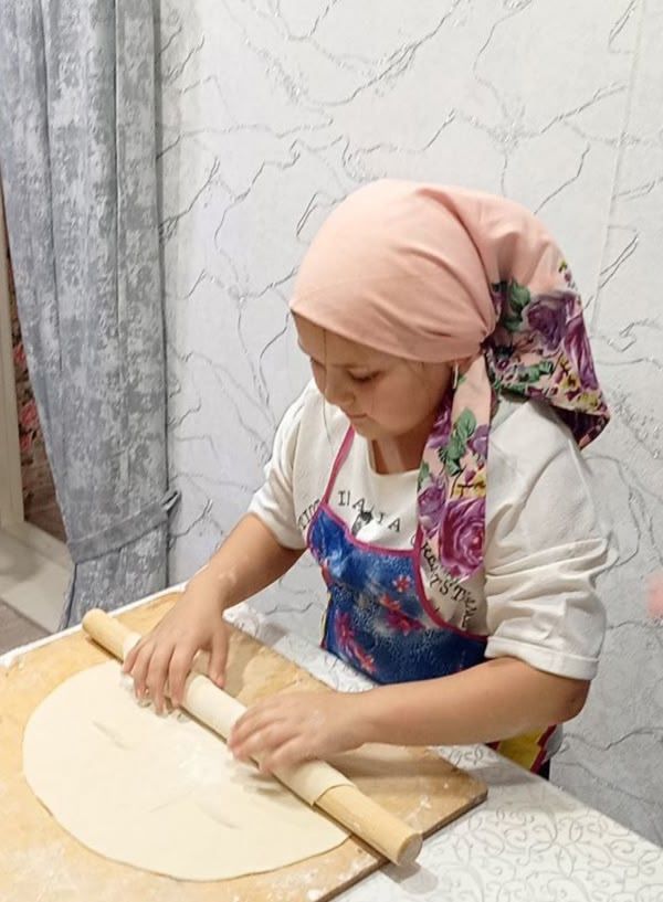 Татарстан Республикасы көне уңаеннан Акъегет авылында балалар белән кыстыбый пешергәннәр