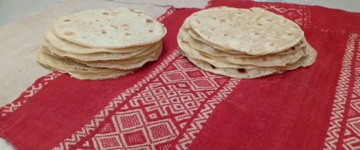 Татарстан Республикасы көне уңаеннан Акъегет авылында балалар белән кыстыбый пешергәннәр