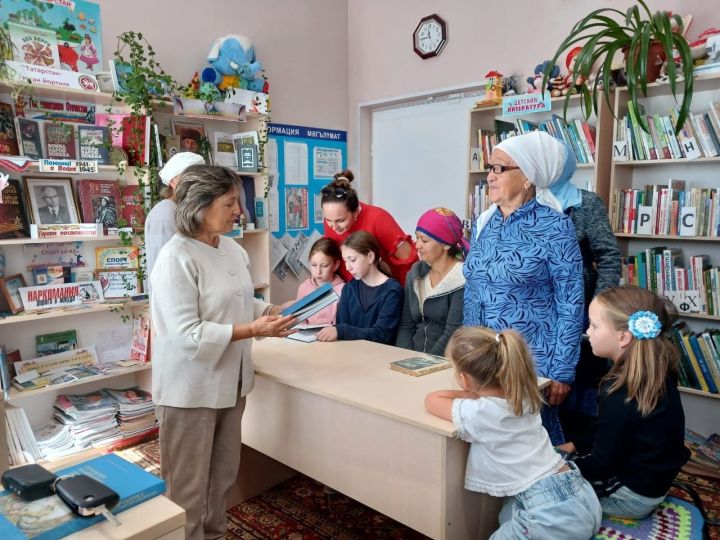 Күгәй авылы китапханәсендә Гариф Ахуновның 100 еллыгына багышланган чара оештырганнар