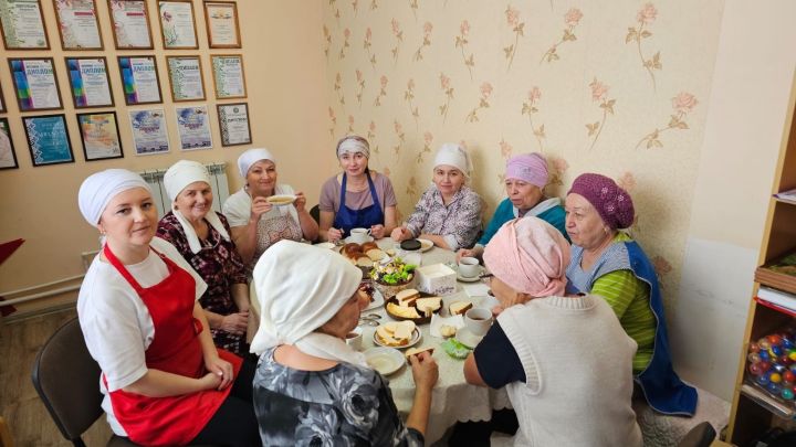 Олы Карагуҗа авылы мәдәният йортында МХОгы егетләргә ярдәм йөзеннән зур өмә узды