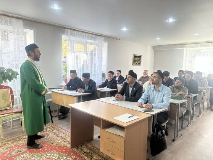 Яшел Үзән районы имамнары өчен икенче белем бирү семинары уза