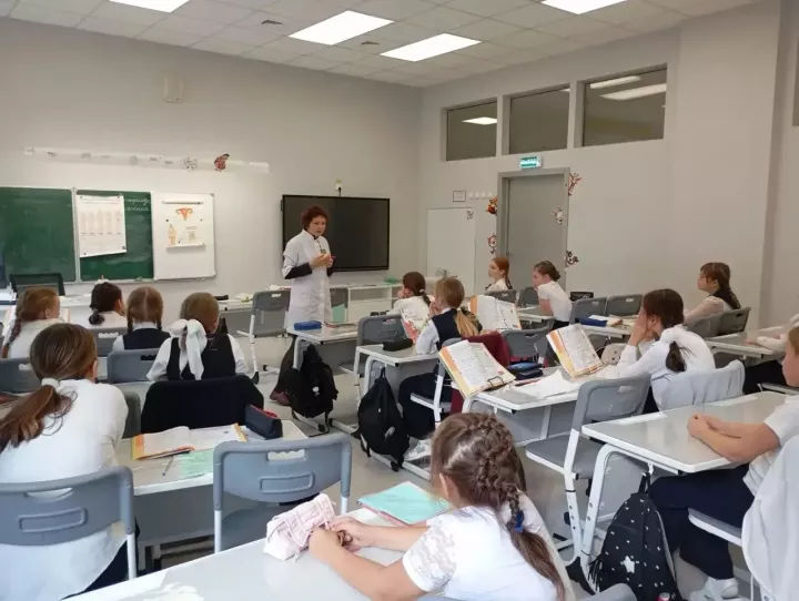 Яшел Үзән хастаханәсенең медицина профилактикасы үзәге психологы 18нче лицейда булды