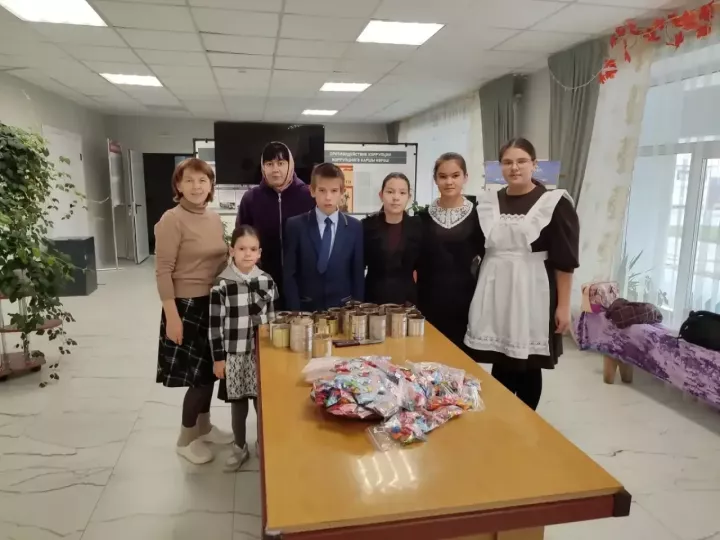 Бишнә мәдәният йортында МХО катнашучылары өчен окоп шәмнәре ясадылар