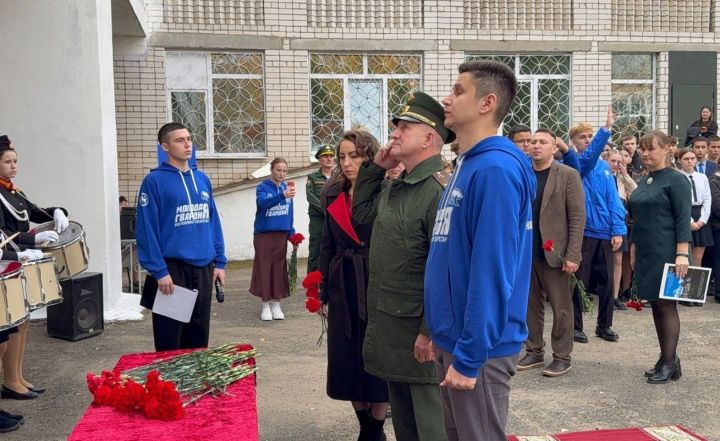 7нче лицейда ике герой истәлегенә хәтер билгеләре ачылды