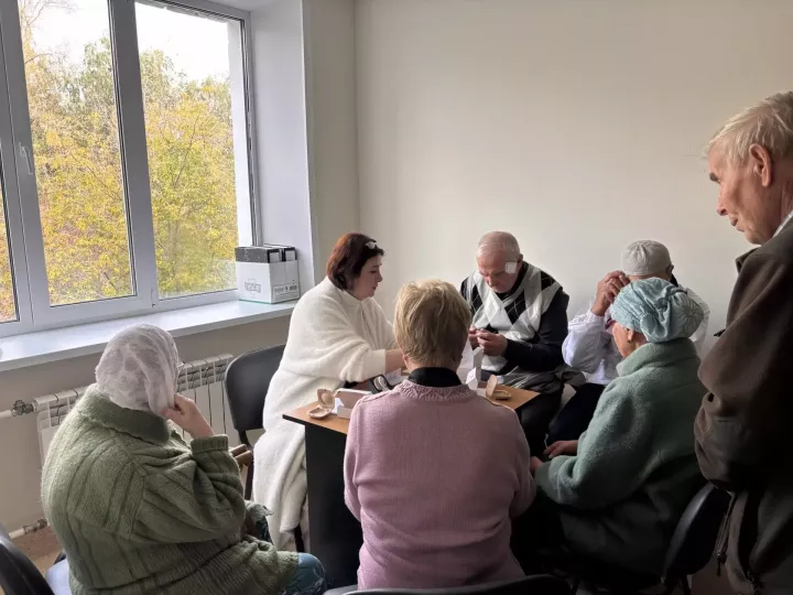 РКБ белгечләре Яшел Үзәнгә ишетү аппаратлары тапшыру һәм урында инструктаж үткәрү өчен килде