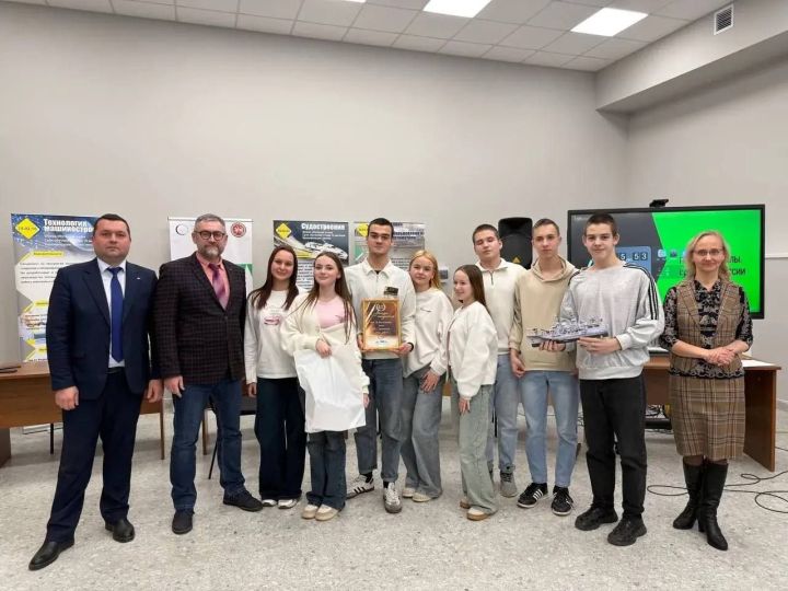Яшел Үзән укучыларын суднолар төзү дөньясына «штурвал артына» бастырдылар