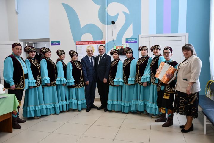 Әрә халкы ышанычын югалтмый, көтә