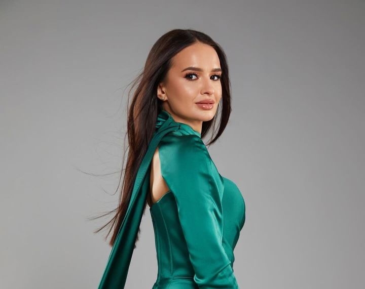 Җырчы Зәринә Асылкаева Бали утравында давылга эләккән