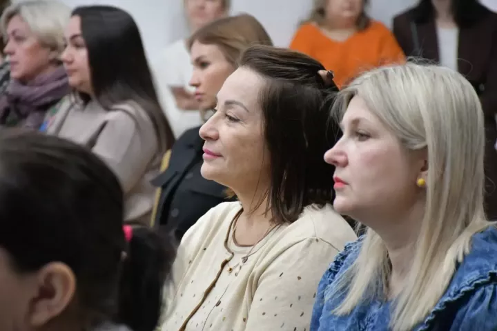 Яшел Үзәндә «Гаилә автобусы» проекты кысаларында белгечләр катнашында очрашу узды