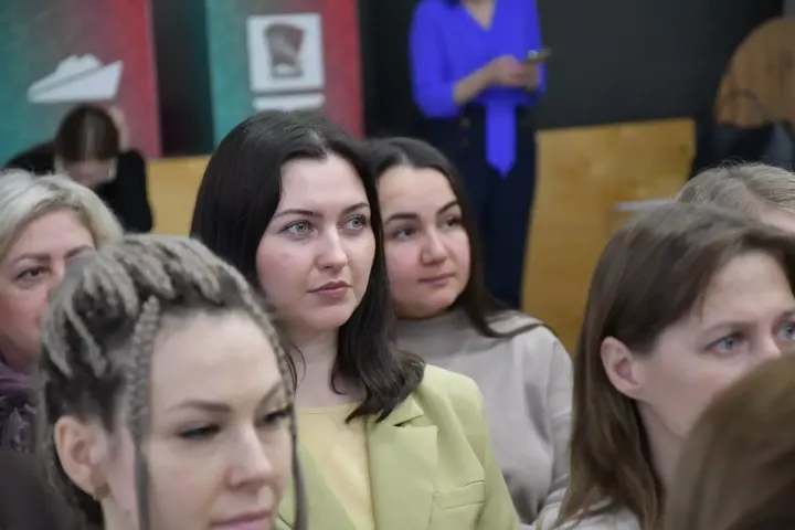 Яшел Үзәндә «Гаилә автобусы» проекты кысаларында белгечләр катнашында очрашу узды