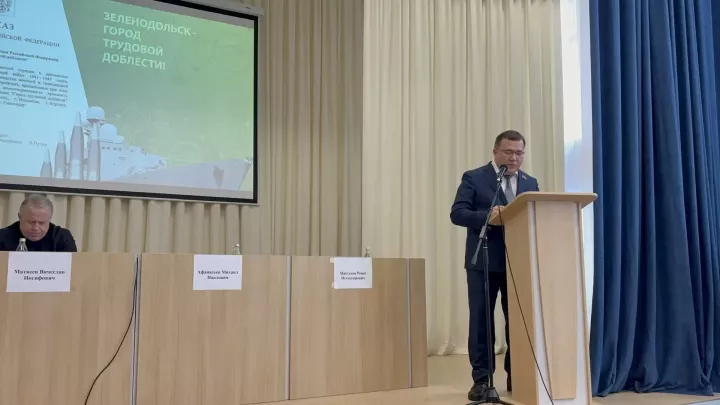 Васильевоның 2нче лицеенда ТР Дәүләт Советы депутаты Ренат Мистахов һәм Яшел Үзән районы башлыгы Михаил Афанасьев катнашында парламент дәресе узды