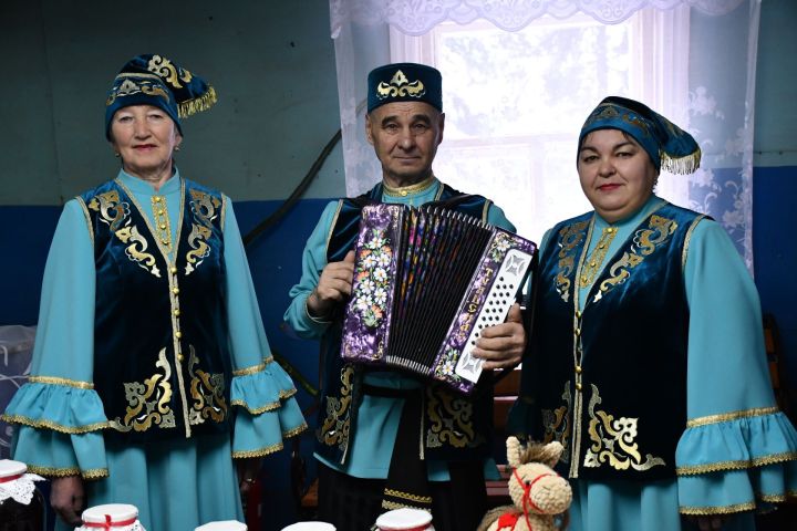 «Клубыбыз иске булса да, тулы көченә эшли»: Рус Әҗәле җирлегендә хисап сессиясе узды