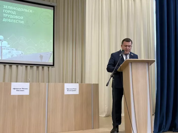 Васильевоның 2нче лицеенда ТР Дәүләт Советы депутаты Ренат Мистахов һәм Яшел Үзән районы башлыгы Михаил Афанасьев катнашында парламент дәресе узды