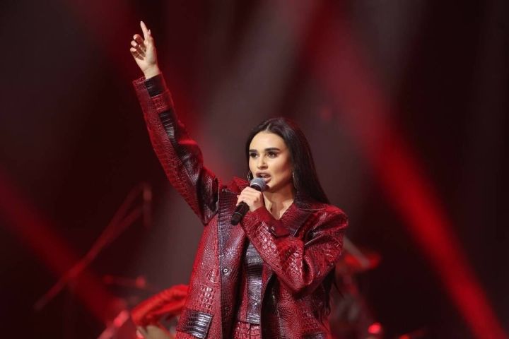 Гөлназ Асаева концертында юл һәлакәтендә зыян күргән пассажирларга акча җыя