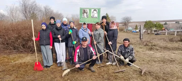 Бәчек авылында Тукай рухына хөрмәт: «Тукай мәйданы» өмәсе 140 еллыкка багышланды