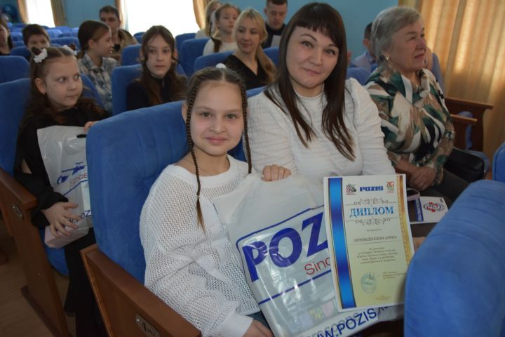 ПОЗиС наградил юных заводчан за лучшие куклы в спецодежде