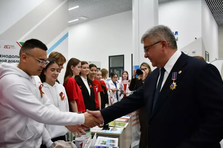 Яшел Үзәндә «Зурларча аралашу» уза: район башлыгы Михаил Афанасьев балалар белән ачык диалогка чыга