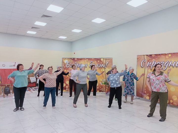Яшел Үзән районында өлкәннәр бии: сызыклы бию дәресләре зур популярлык казанган