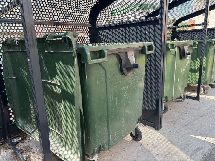 Татар Әҗәле авылында чүп контейнерларын күчерәләр