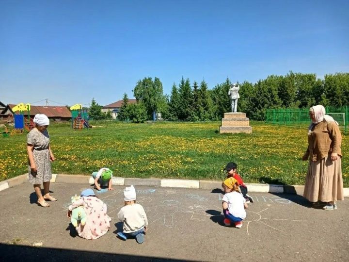 Халыкара Гаилә көне уңаеннан Күгәй авылында «Бәхетле гаилә» дигән рәсем конкурсы оештырылды