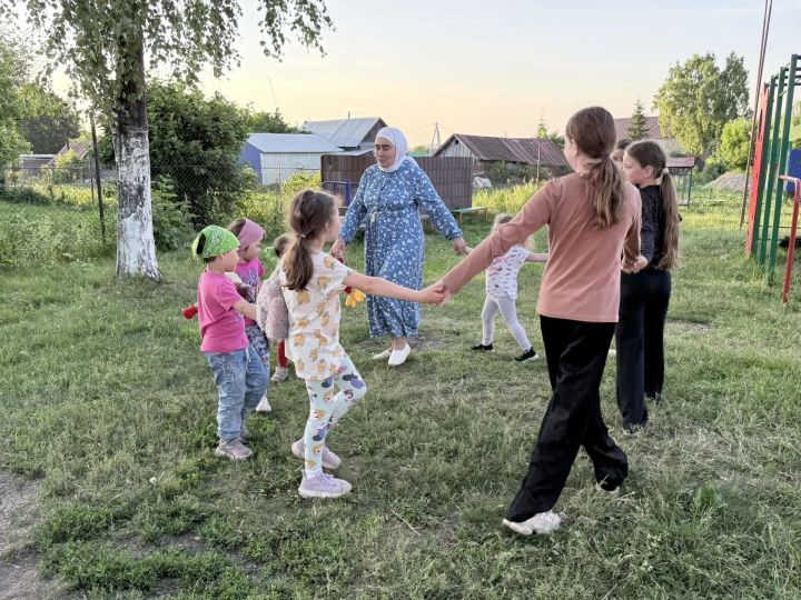 Күгәй авылында балалар өчен «Әй, уйныйбыз, уйныйбыз» күңел ачу программасын оештырдылар