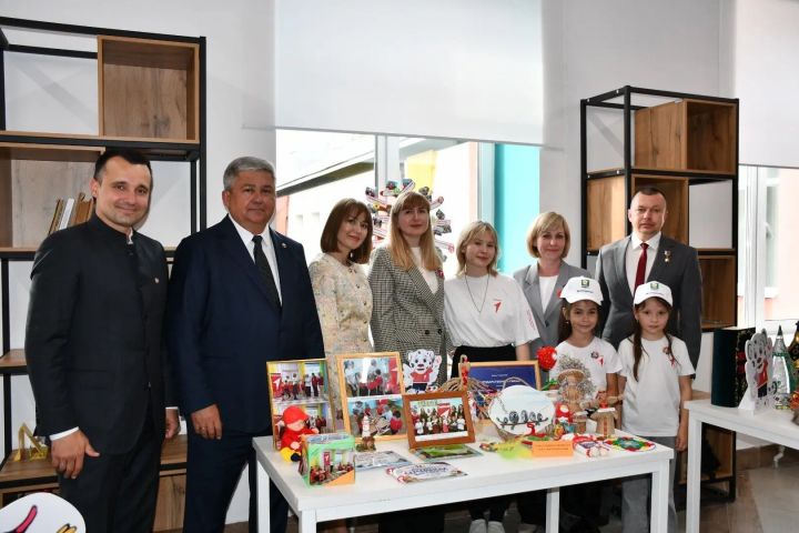 Бүген Яшел Үзәннең яшьләр үзәге «Порт» мәйданчыгы актив яшьләрне, остазларны һәм җәмәгать эшлеклеләрен берләштерде
