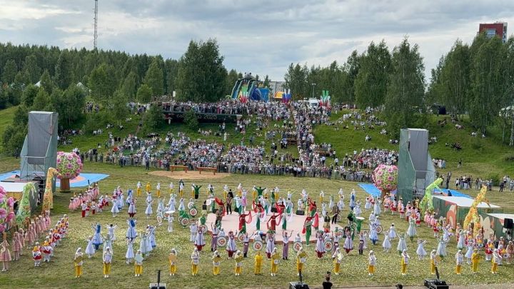 «Гел бер үк чыгышны карыйсы килми!»: Яшел Үзән Сабан туен тәнкыйтьлиләр