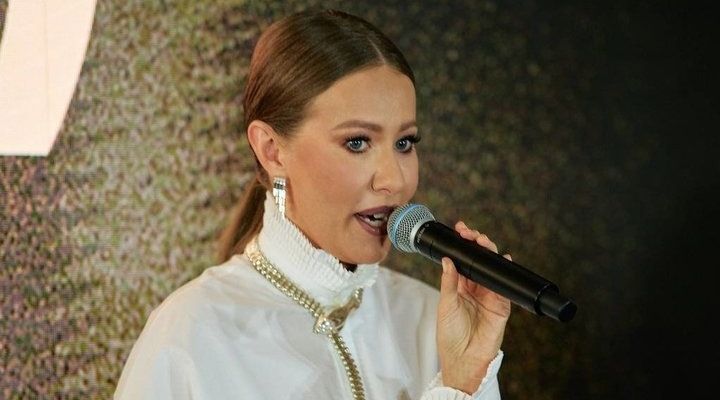 Ксения Собчак Татарстан стендының ПМЭФта кунакларны ничек җәлеп итүен күрсәтте