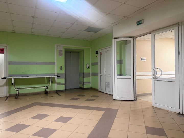 РКБ табиблары 4 ел дәвамында татарстанлының профнастил белән киселгән кулын саклап калырга тырышты