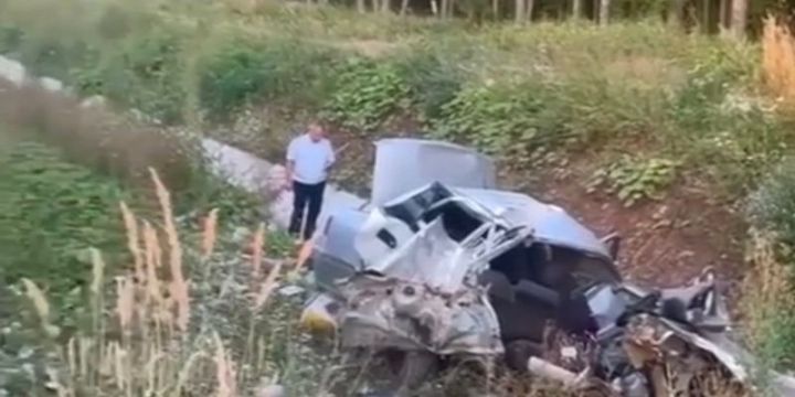 Питрәч районында җиңел машина юл читендәге тавыштан саклау экранына бәрелгән – алты кеше зыян күргән