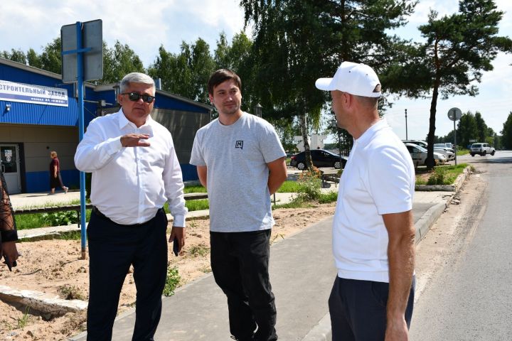 Михаил Афанасьев Яшел Үзәндә юллар төзекләндерү эшләре барышы белән танышты