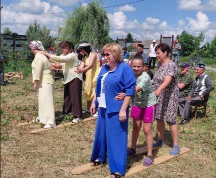 «Үз күңелеңне үзең күрмәсәң...»: Татар Наратлысы авылының бердәмлеге сокландыра
