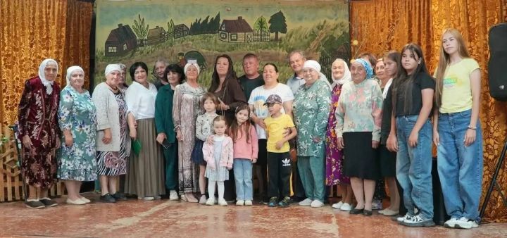 Олы Шырдан мәдәният йортында махсус хәрби операциядә катнашучы егетләребезгә ярдәм йөзеннән оештырылган «Йөрәктән йөрәккә» исемле хәйрия концерты узды