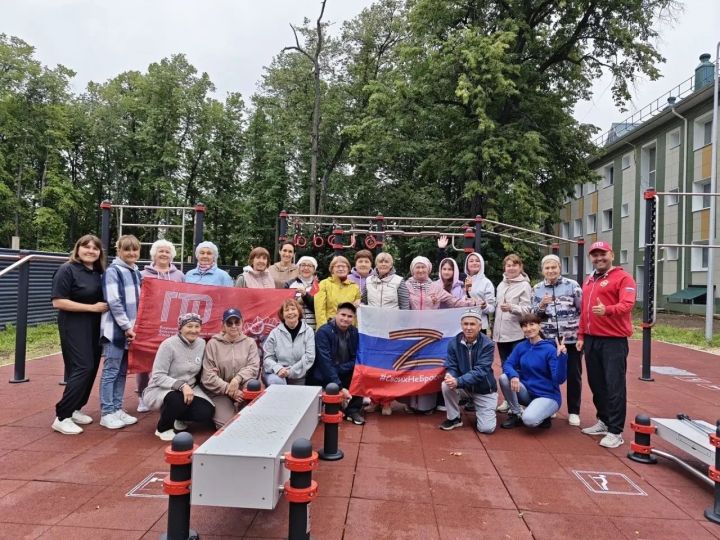 «Үзебезнекеләрне ташламыйбыз» (Своих не бросаем) хәрәкәте активистлары яңа ГТО мәйданчыгында көчләрен сынадылар