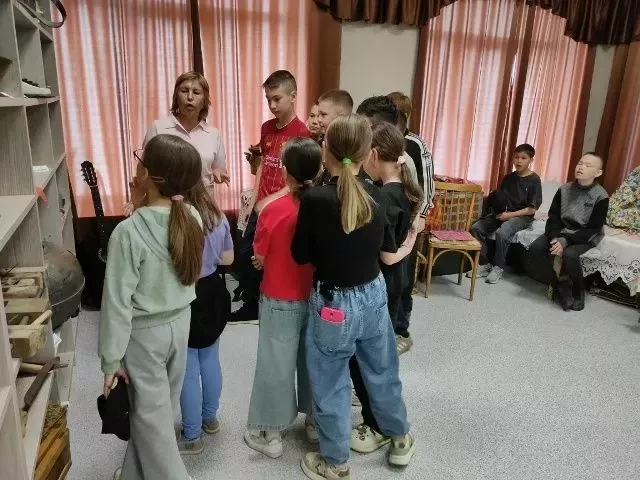 Татар Танае авылы мәдәният йортында «Үткәннәр белән танышу» исемле музей бүлмәсенә экскурсия узды