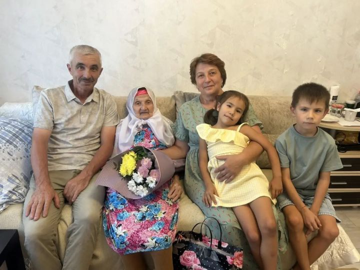 Суфия Әхмәтшина 90 яшьлек юбилеен каршы алды