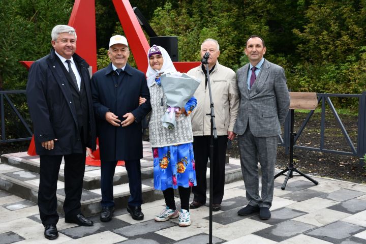 Карашәмнән Илһамия Хәлиуллина Әгъзам Гобәйдуллинга рәхмәт сүзләрен җиткерде